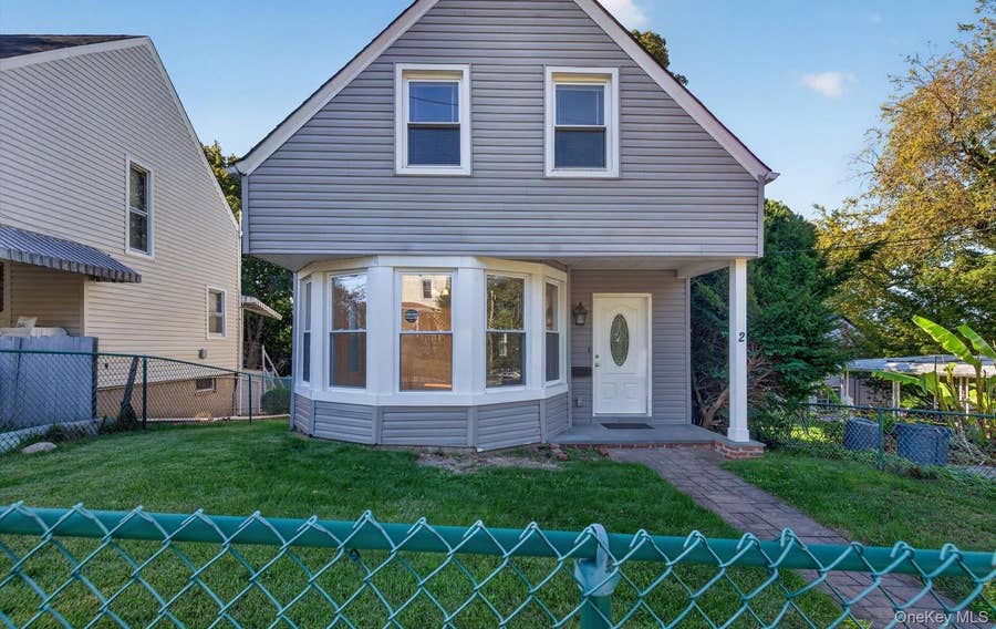 Property photo for 2 Austral Avenue, Glen Cove, NY