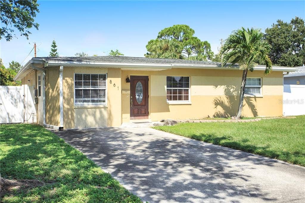 861 88TH AVENUE N, St Petersburg, FL 33702 Welcome Home!