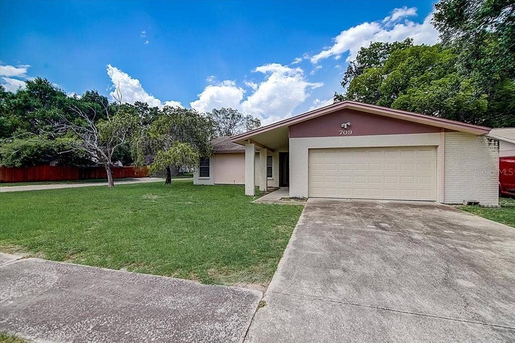 709 GATEWAY LANE, Tampa, FL 33613 709 GATEWAY LANE, Tampa, FL 33613