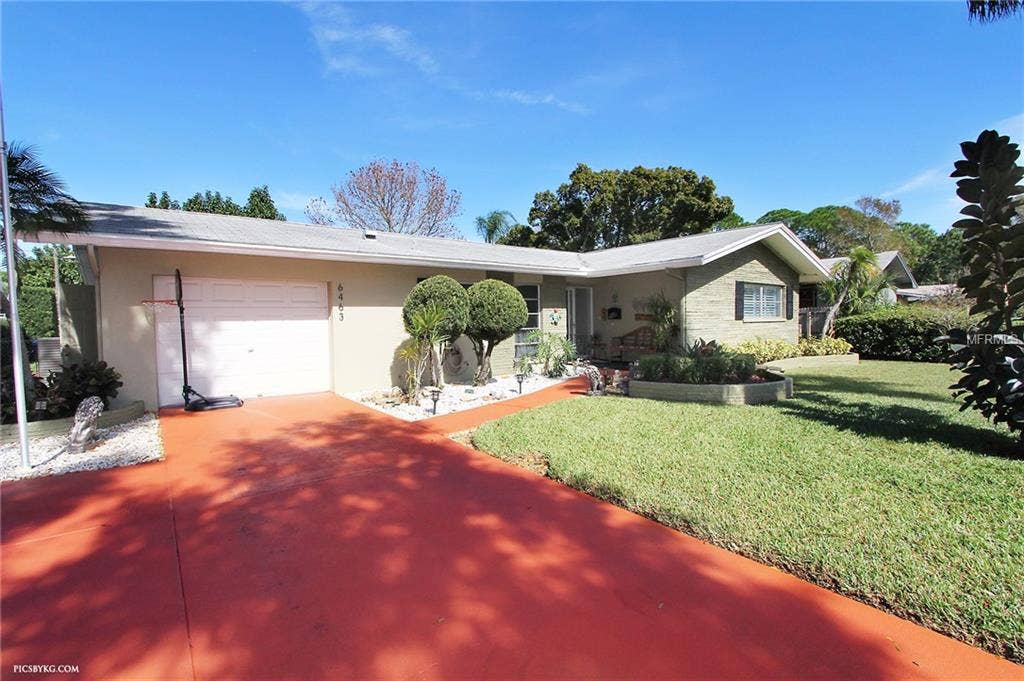 6463 1ST AVENUE N, St Petersburg, FL 33710 =