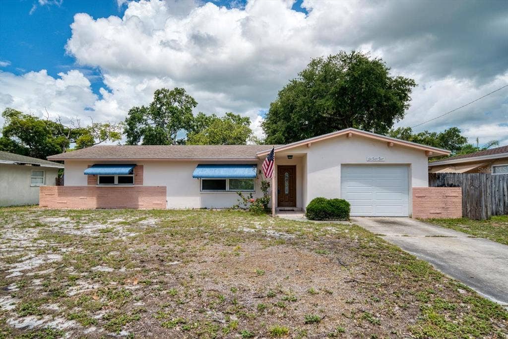 654 CIRCLE DRIVE W, Largo, FL 33770 Front Exterior