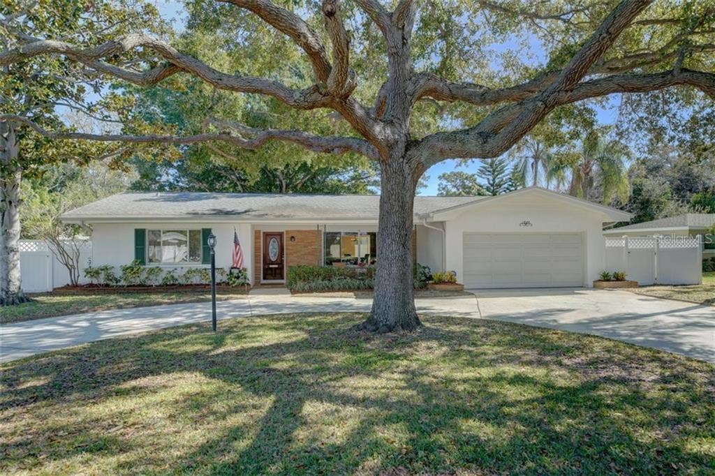 1727 LAURIE LANE, Belleair, FL 33756 1727 LAURIE LANE, Belleair, FL 33756