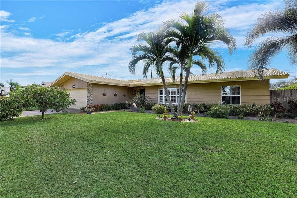 13886 PINECREST DRIVE, Largo, FL 33774 13886 PINECREST DRIVE, Largo, FL 33774
