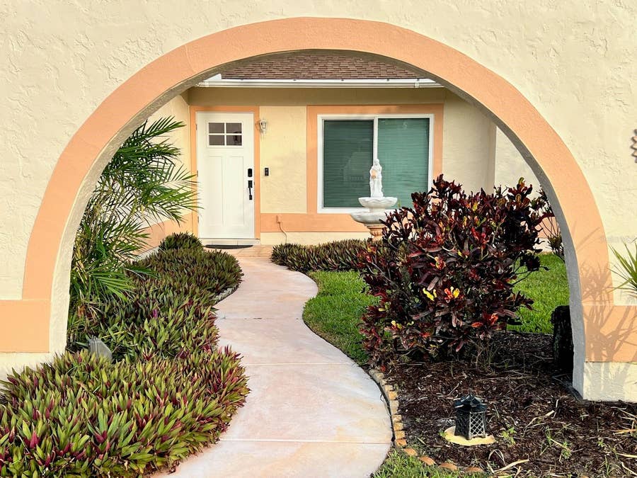 Property photo for Bradenton, FL