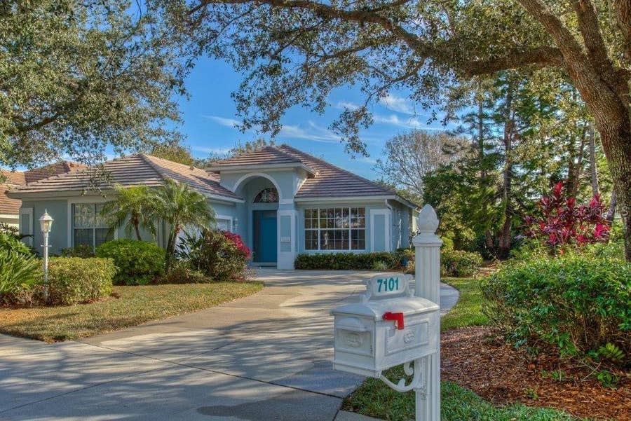 Property photo for 7101 VICTORIA CIRCLE, University Park, FL