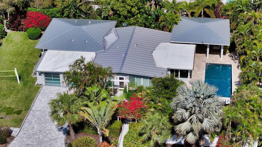 Property photo for 425 MCKINLEY DRIVE, Sarasota, FL