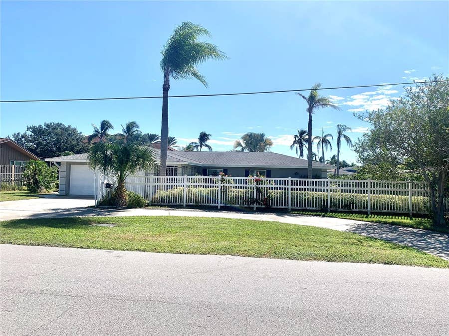 Property photo for 1714 MEADOWOOD STREET, Sarasota, FL