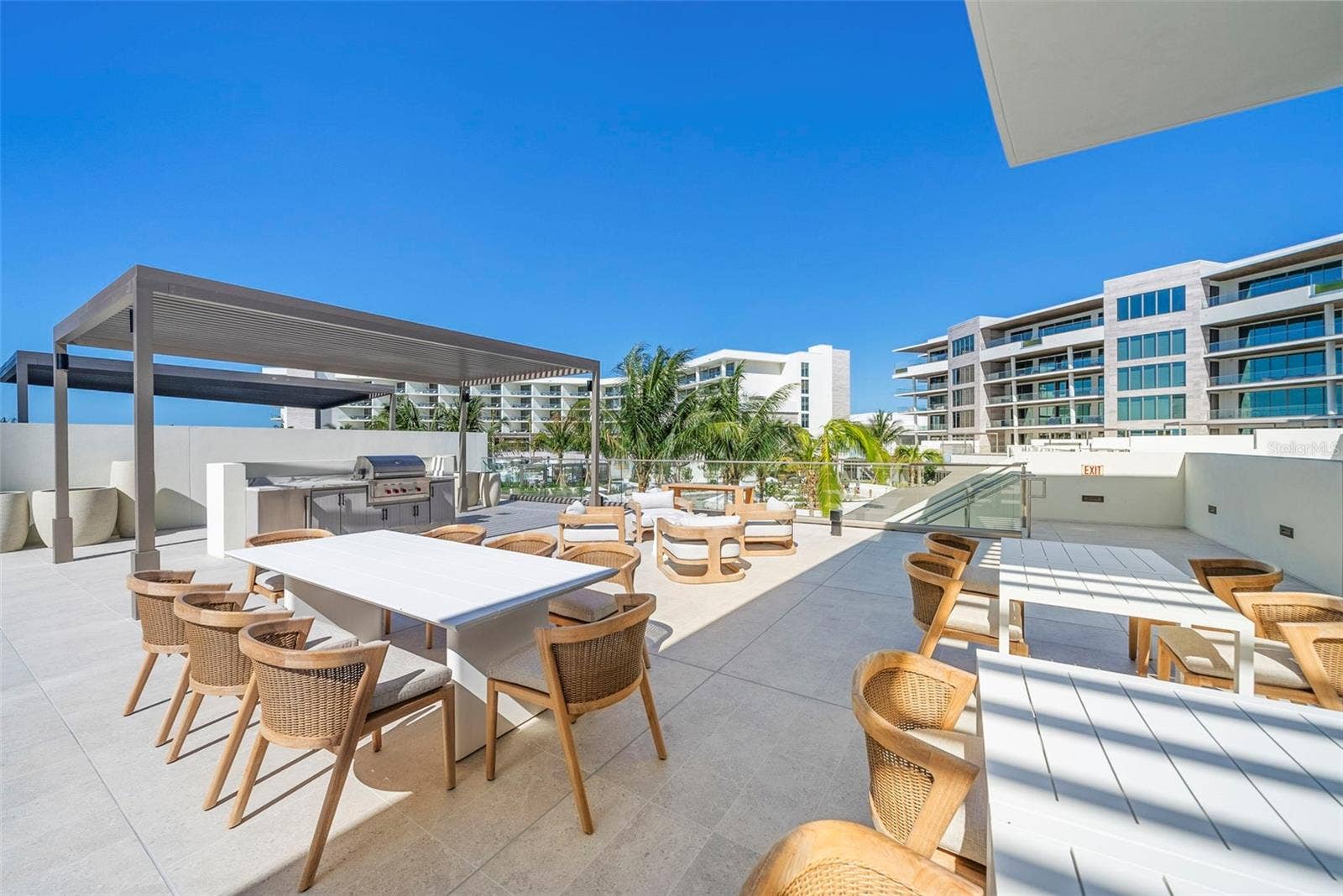 1561 GULF OF MEXICO DRIVE, #403, Longboat Key, FL 34228 Residences Clubhouse Terrace