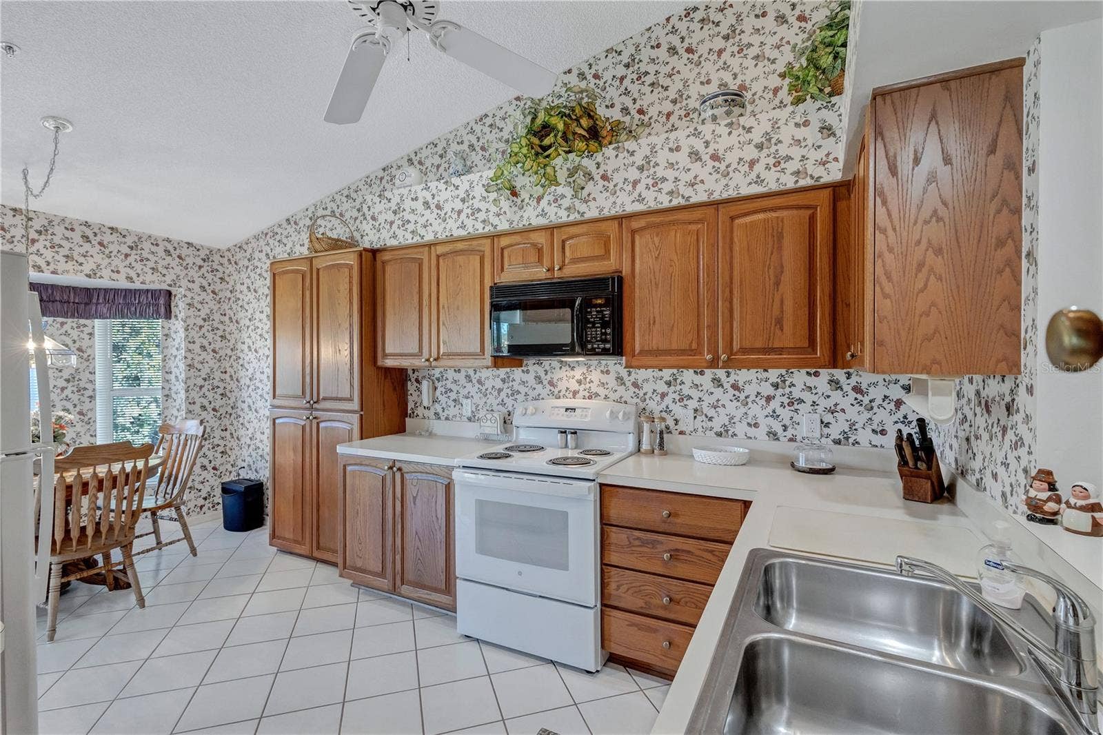 6713 STONE RIVER ROAD, #205, Bradenton, FL 34203 Kitchen and Breakfast Nook