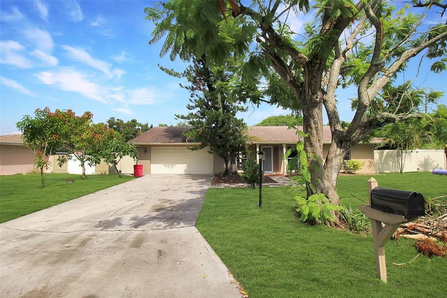 Property photo for 1127 DE LEO DRIVE, Sarasota, FL