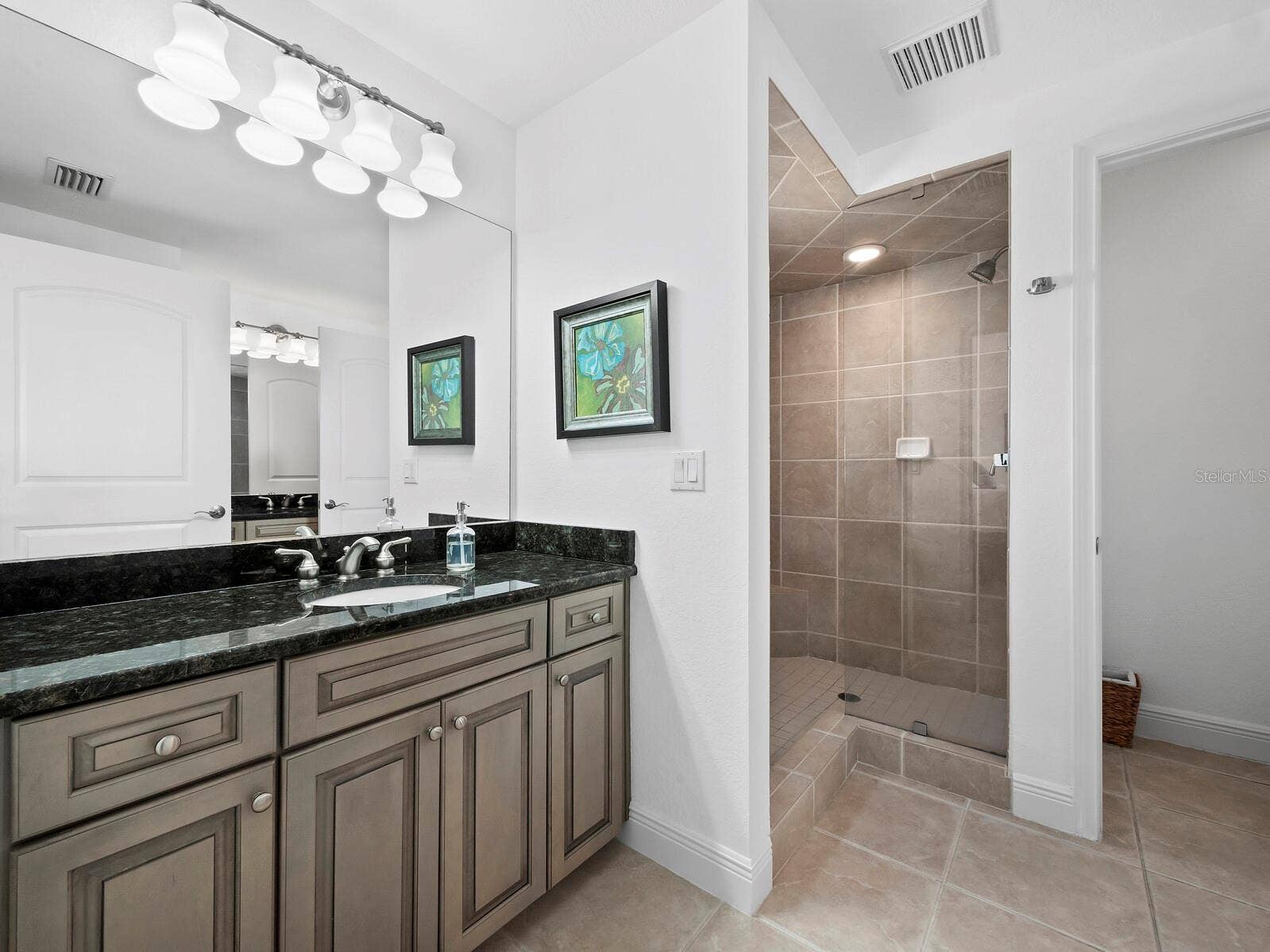 650 GOLDEN GATE POINT, #401, Sarasota, FL 34236 650 GOLDEN GATE POINT, #401, Sarasota, FL 34236