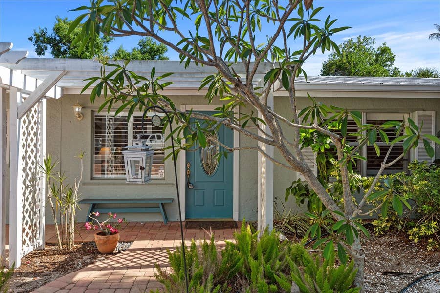 Property photo for 7860 HOLIDAY DRIVE, Sarasota, FL