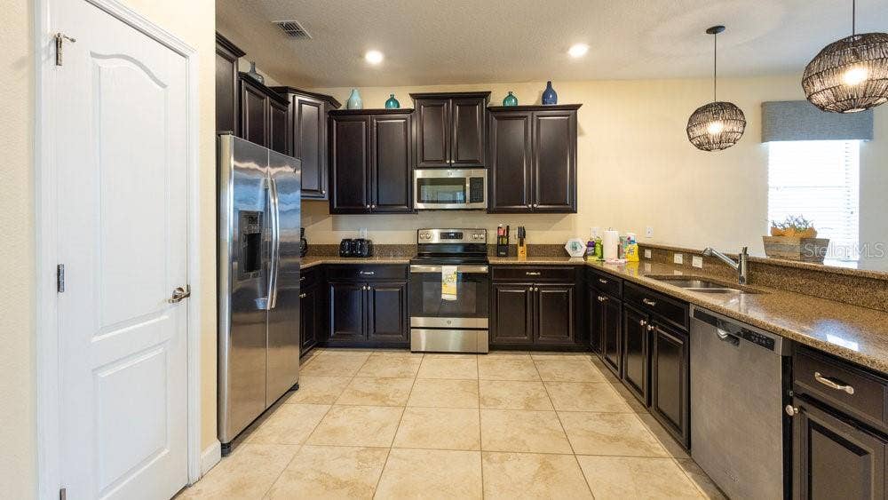 1450 ROLLING FAIRWAY DRIVE, Davenport, FL 33896 Kitchen