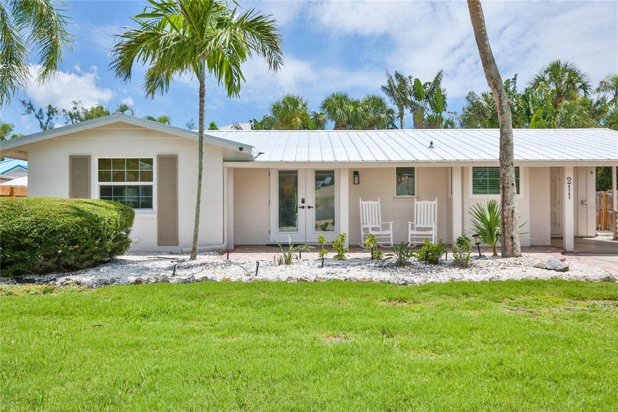 Property photo for 211 ISLAND CIRCLE, Sarasota, FL