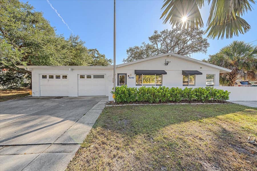 Property photo for 4242 MCINTOSH LANE, Sarasota, FL