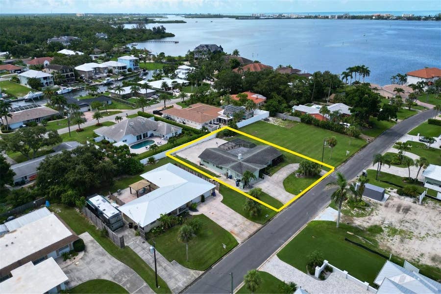 Property photo for 1848 SOUTHPOINTE DRIVE, Sarasota, FL