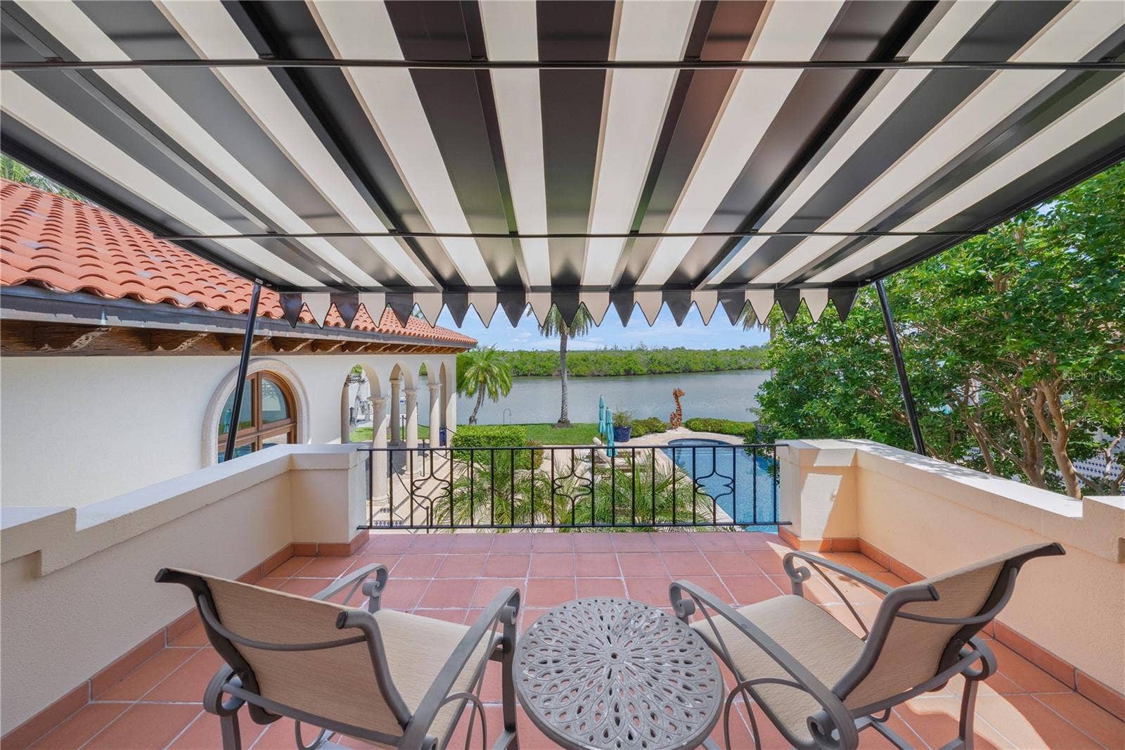 139 S WASHINGTON DRIVE, Sarasota, FL 34236 SECONDARY TERRACE OUTSIDE PRIMARY BEDROOM UPSTAIRS