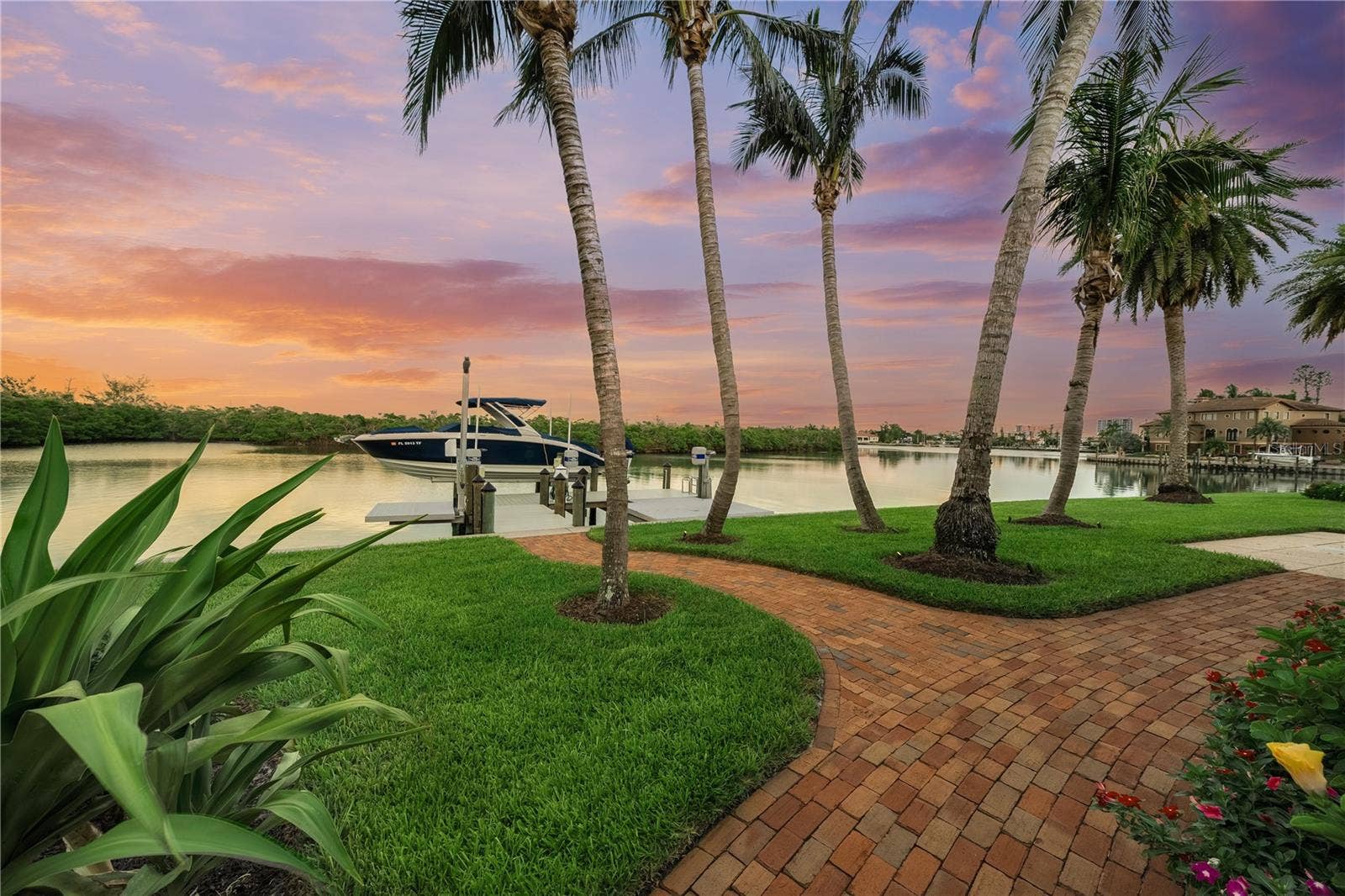 139 S WASHINGTON DRIVE, Sarasota, FL 34236 WALKWAY TO BOAT DOCK AND LIFT