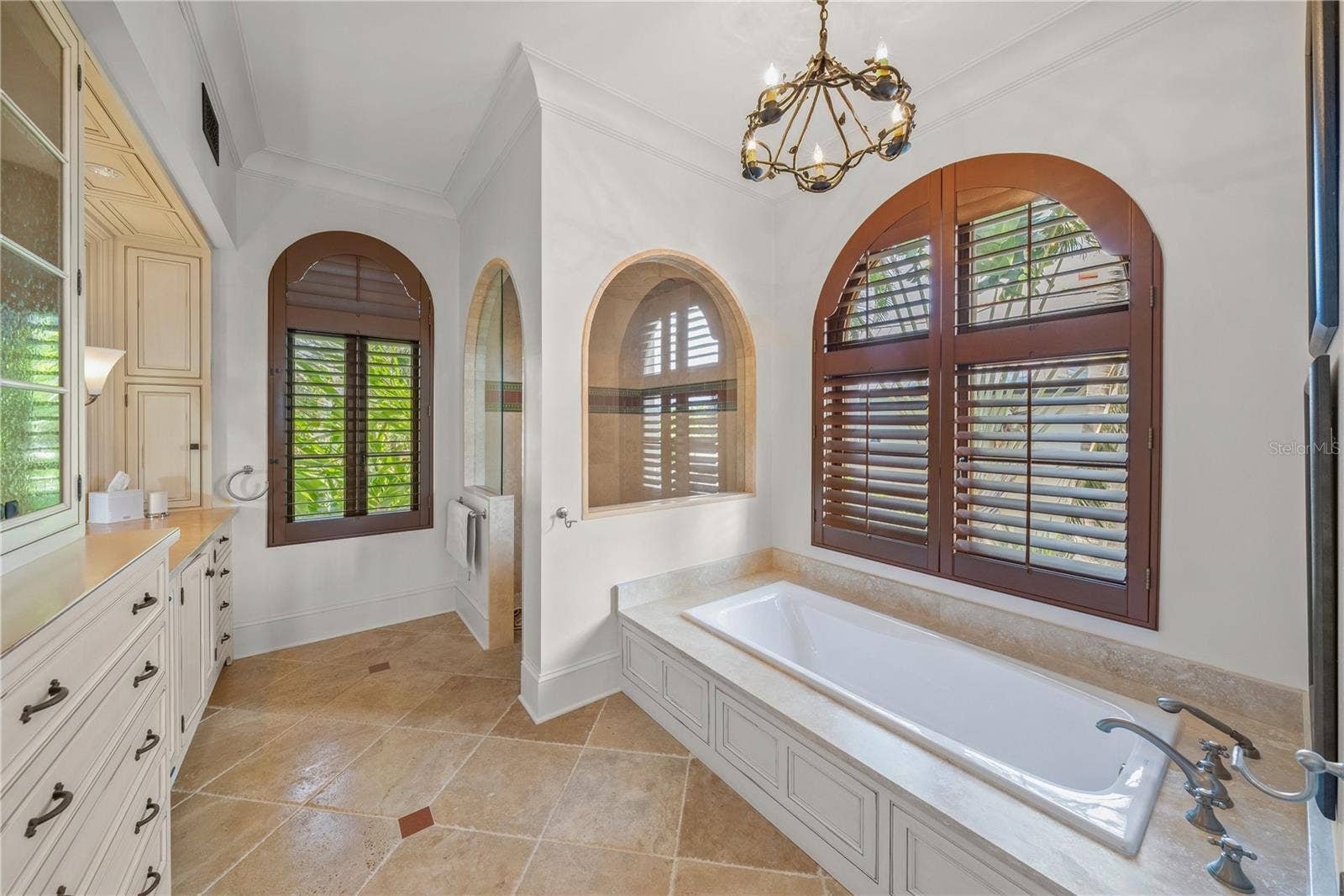 139 S WASHINGTON DRIVE, Sarasota, FL 34236 PRIMARY BATH