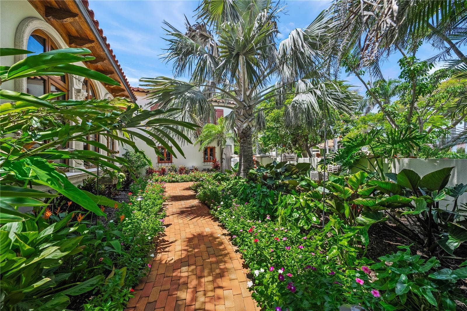 139 S WASHINGTON DRIVE, Sarasota, FL 34236 COVERED TERRACE POOL AND WATER VIEWS