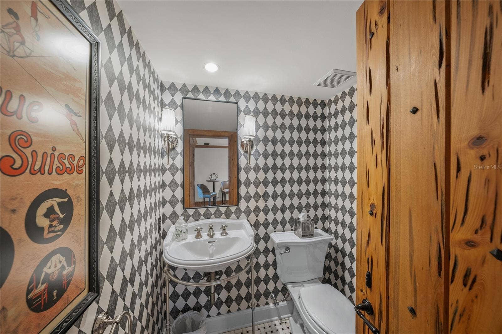 139 S WASHINGTON DRIVE, Sarasota, FL 34236 BILLIARDS ROOM HALF BATH