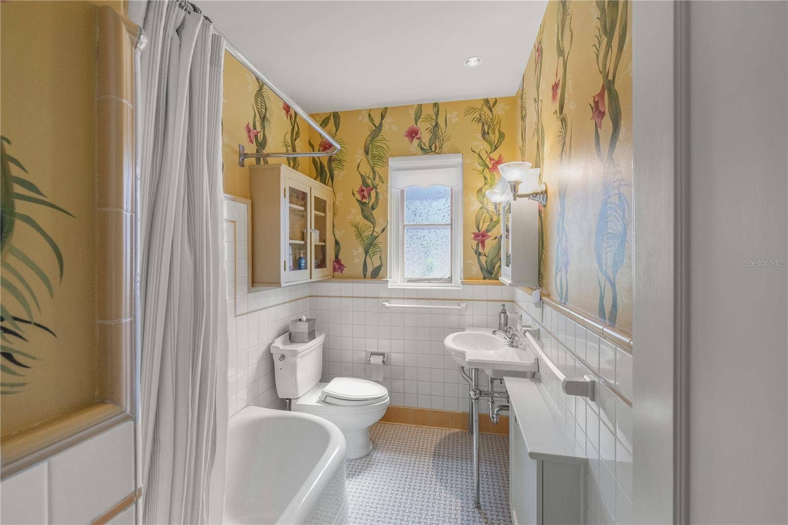 139 S WASHINGTON DRIVE, Sarasota, FL 34236 GUEST BATH 2