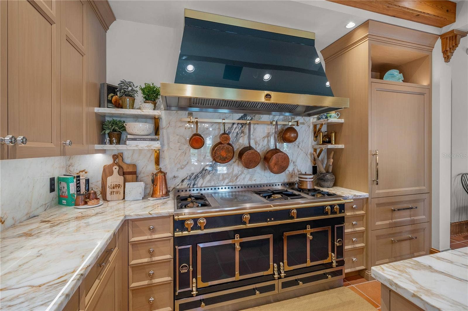 139 S WASHINGTON DRIVE, Sarasota, FL 34236 KITCHEN 5-STAR LA CORNUE (EN FRANCE) STOVE AND HOOD