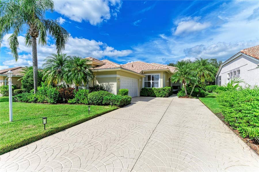 Property photo for 6622 OAKBROOKE CIRCLE, Bradenton, FL