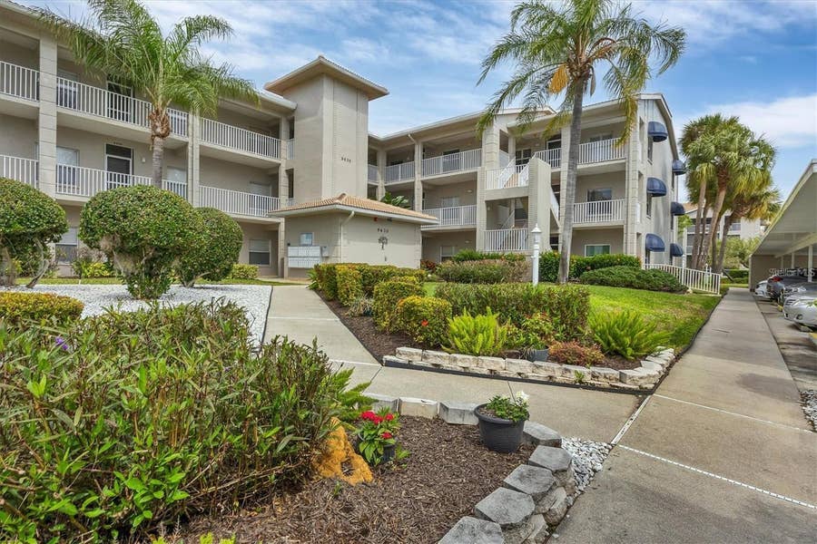 Property photo for 9630 CLUB SOUTH CIRCLE, #6201, Sarasota, FL
