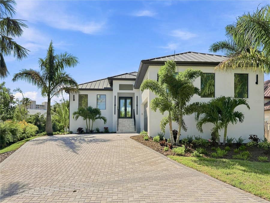 Property photo for 276 ISLAND CIRCLE, Sarasota, FL