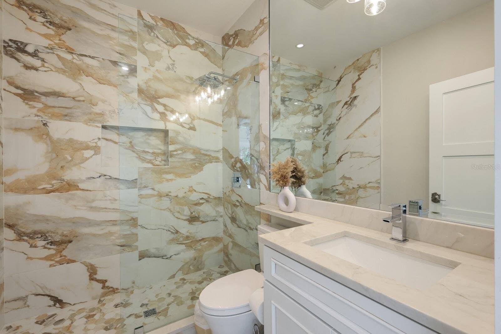 1253 N BASIN LANE, Sarasota, FL 34242 1253 N BASIN LANE, Sarasota, FL 34242