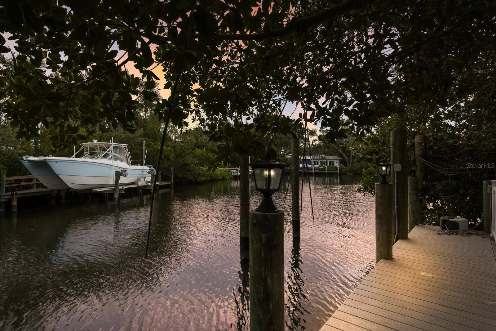 1253 N BASIN LANE, Sarasota, FL 34242 1253 N BASIN LANE, Sarasota, FL 34242