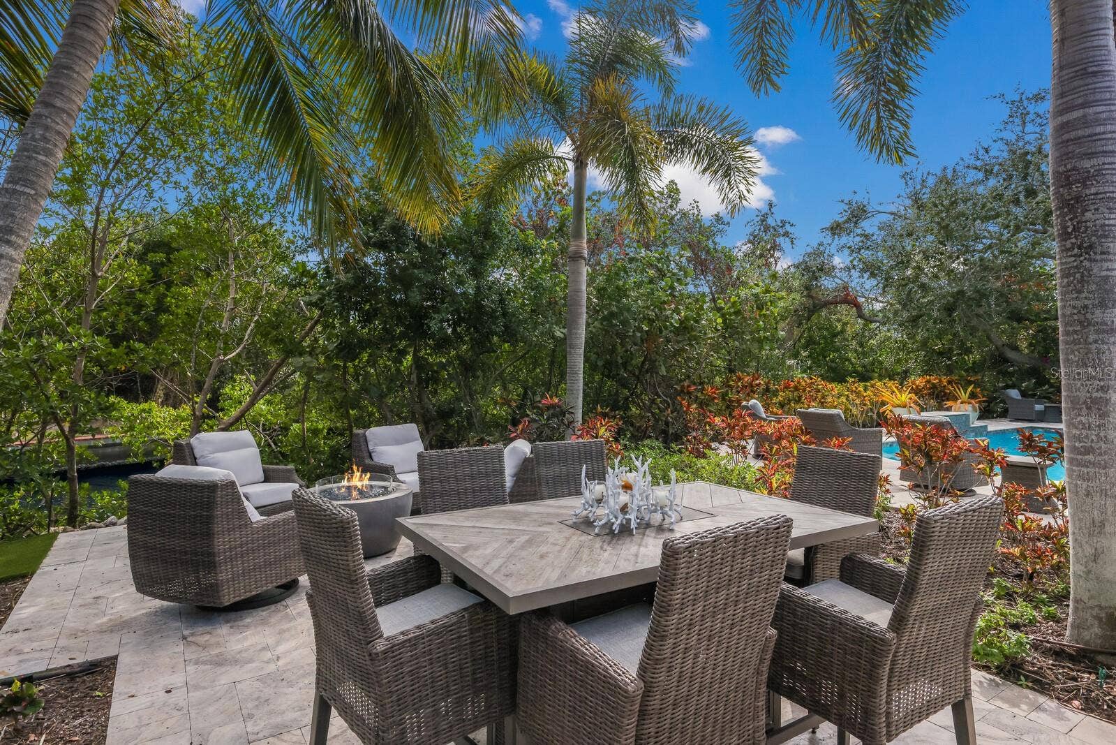 1253 N BASIN LANE, Sarasota, FL 34242 1253 N BASIN LANE, Sarasota, FL 34242