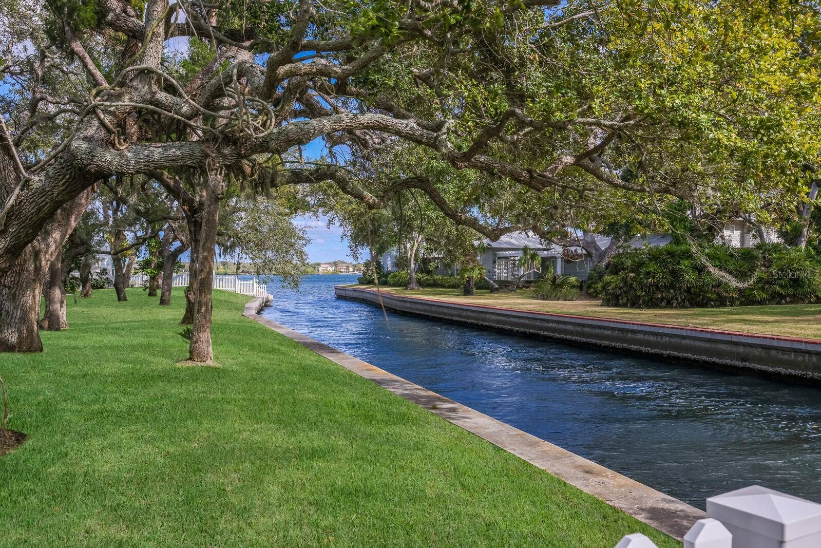 1253 N BASIN LANE, Sarasota, FL 34242 1253 N BASIN LANE, Sarasota, FL 34242