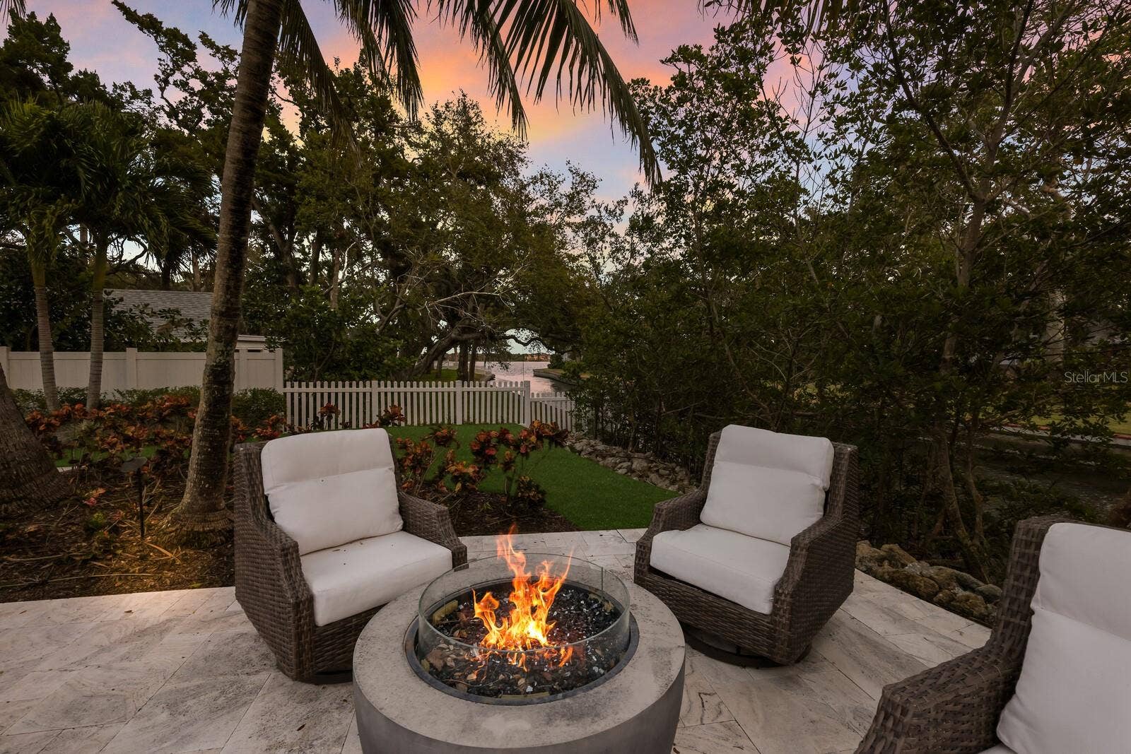 1253 N BASIN LANE, Sarasota, FL 34242 1253 N BASIN LANE, Sarasota, FL 34242