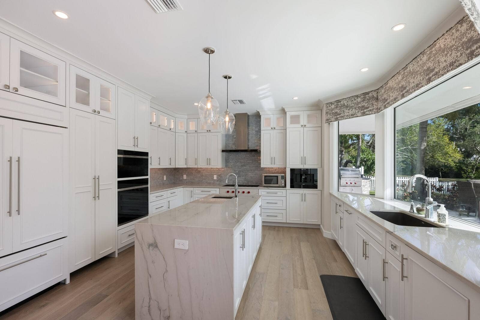 1253 N BASIN LANE, Sarasota, FL 34242 1253 N BASIN LANE, Sarasota, FL 34242