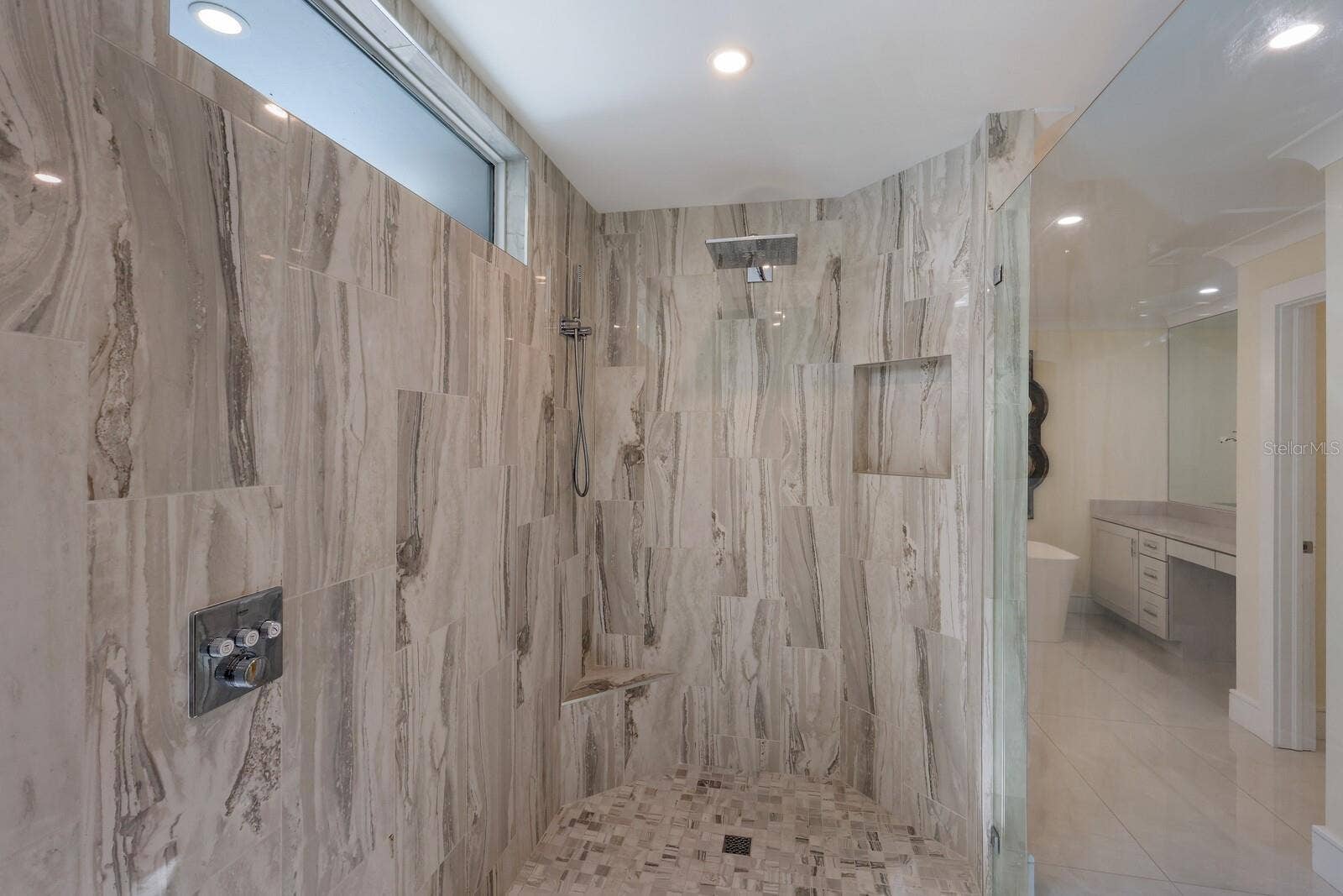 1253 N BASIN LANE, Sarasota, FL 34242 1253 N BASIN LANE, Sarasota, FL 34242