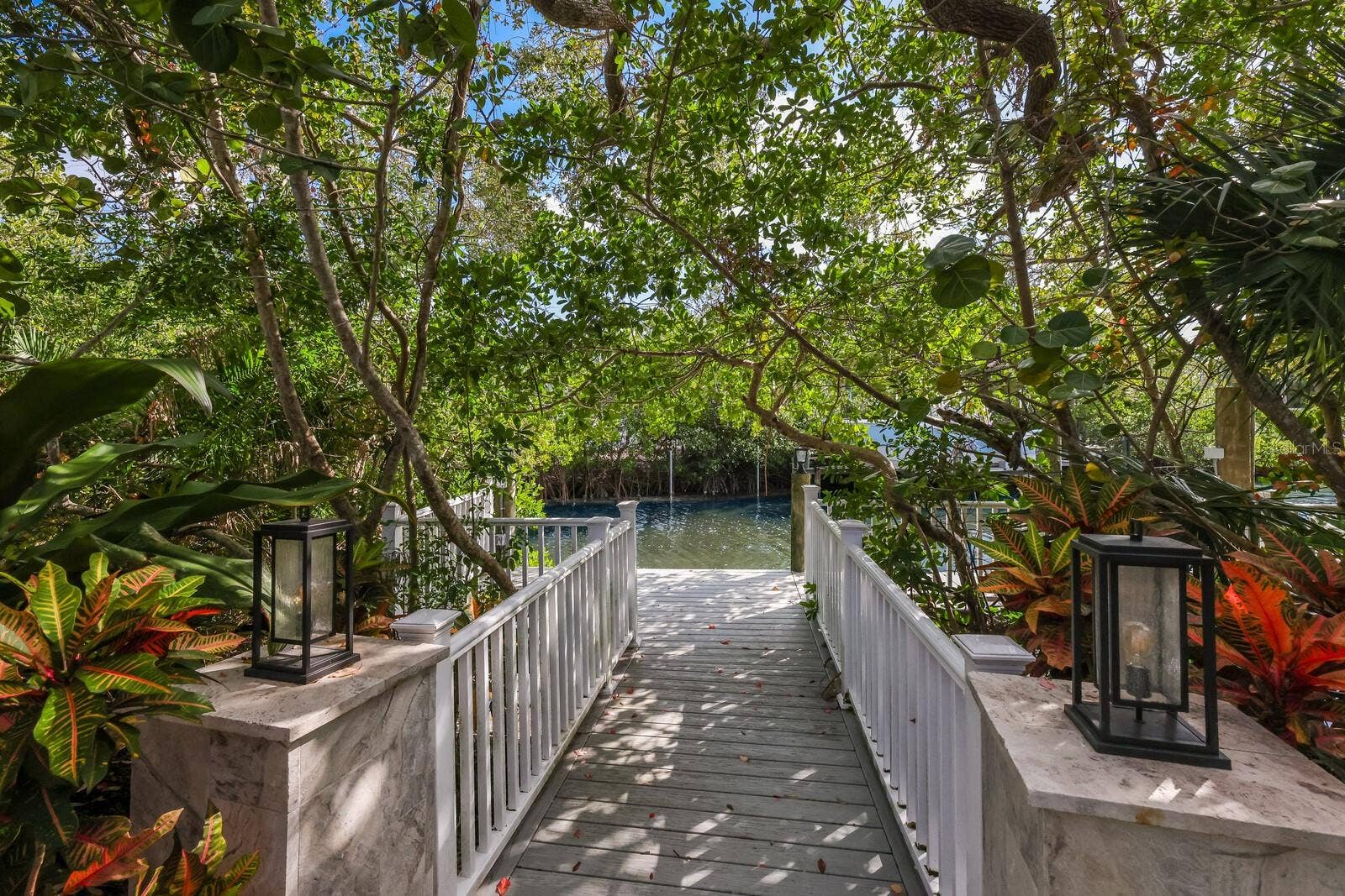 1253 N BASIN LANE, Sarasota, FL 34242 1253 N BASIN LANE, Sarasota, FL 34242