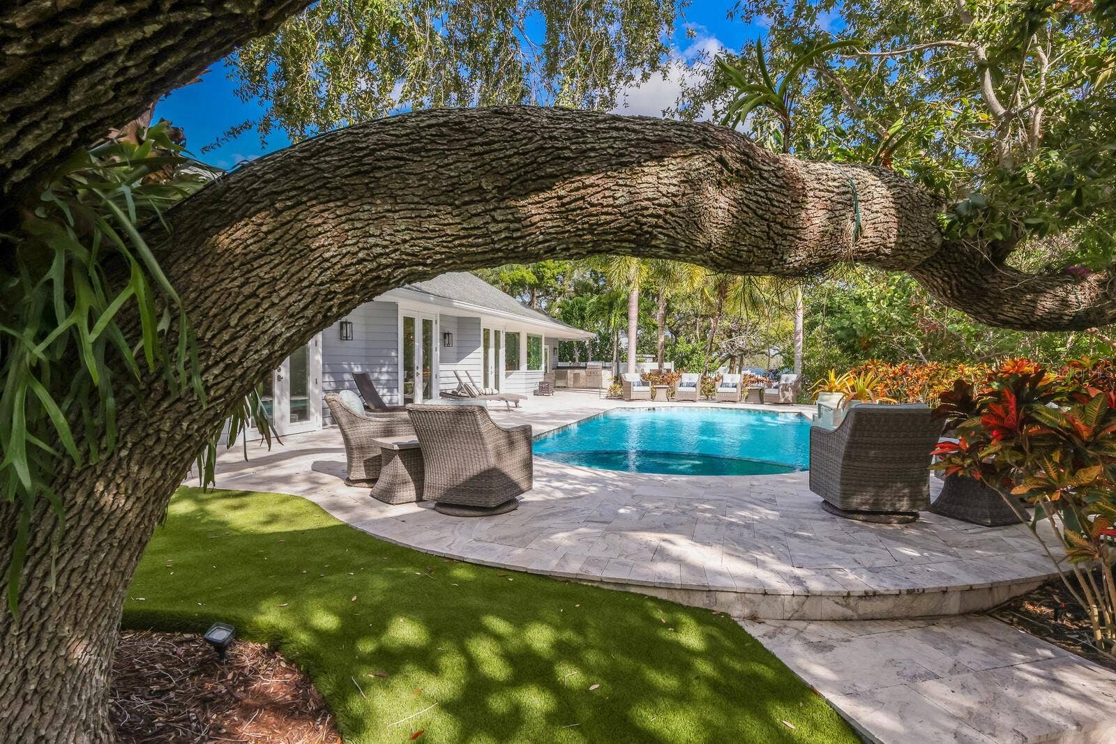 1253 N BASIN LANE, Sarasota, FL 34242 1253 N BASIN LANE, Sarasota, FL 34242