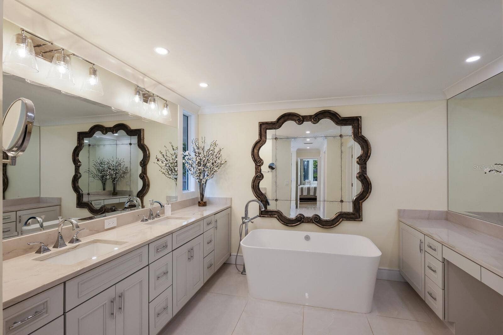 1253 N BASIN LANE, Sarasota, FL 34242 1253 N BASIN LANE, Sarasota, FL 34242