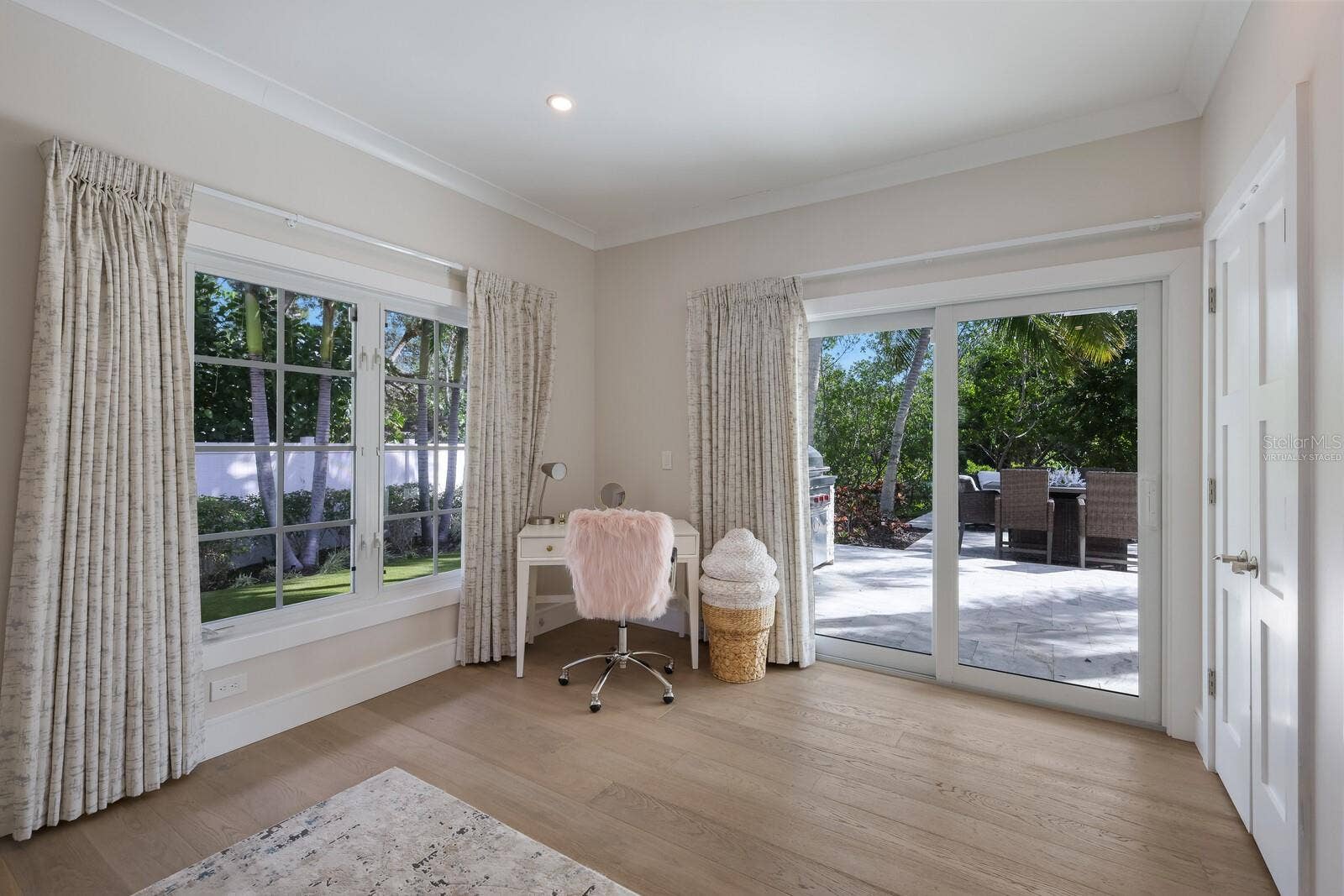 1253 N BASIN LANE, Sarasota, FL 34242 Virtually Staged