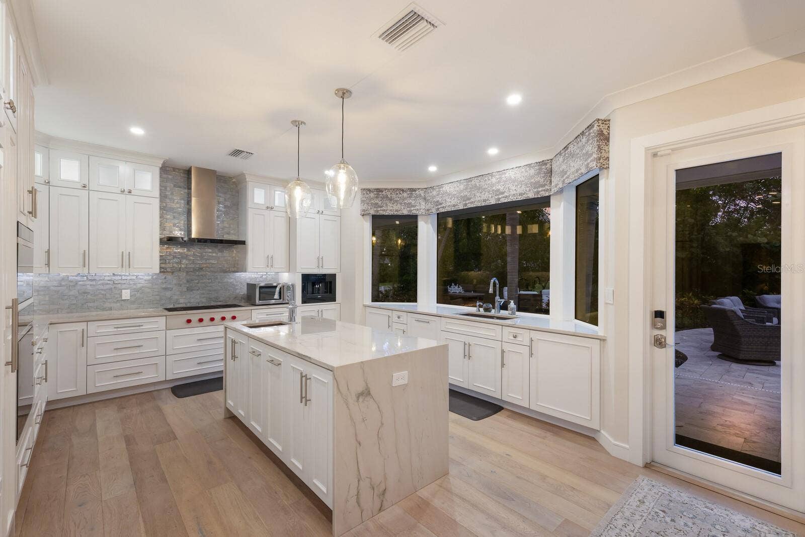 1253 N BASIN LANE, Sarasota, FL 34242 1253 N BASIN LANE, Sarasota, FL 34242