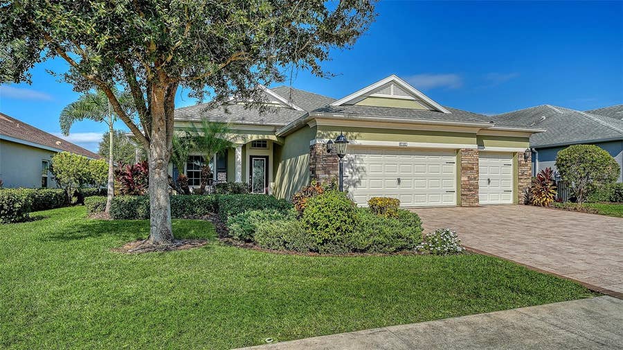 Property photo for 1121 THORNBURY DRIVE, Parrish, FL