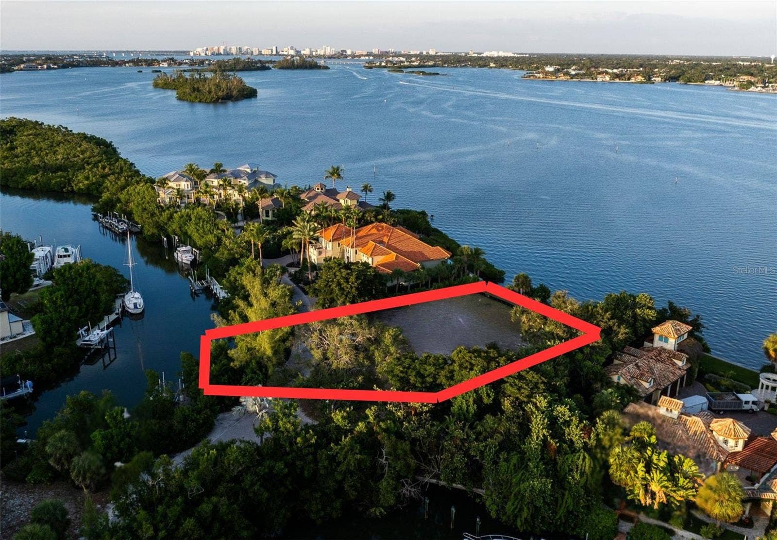 1290 HIDDEN HARBOR WAY, Sarasota, FL 34242 Bay to Canal lot