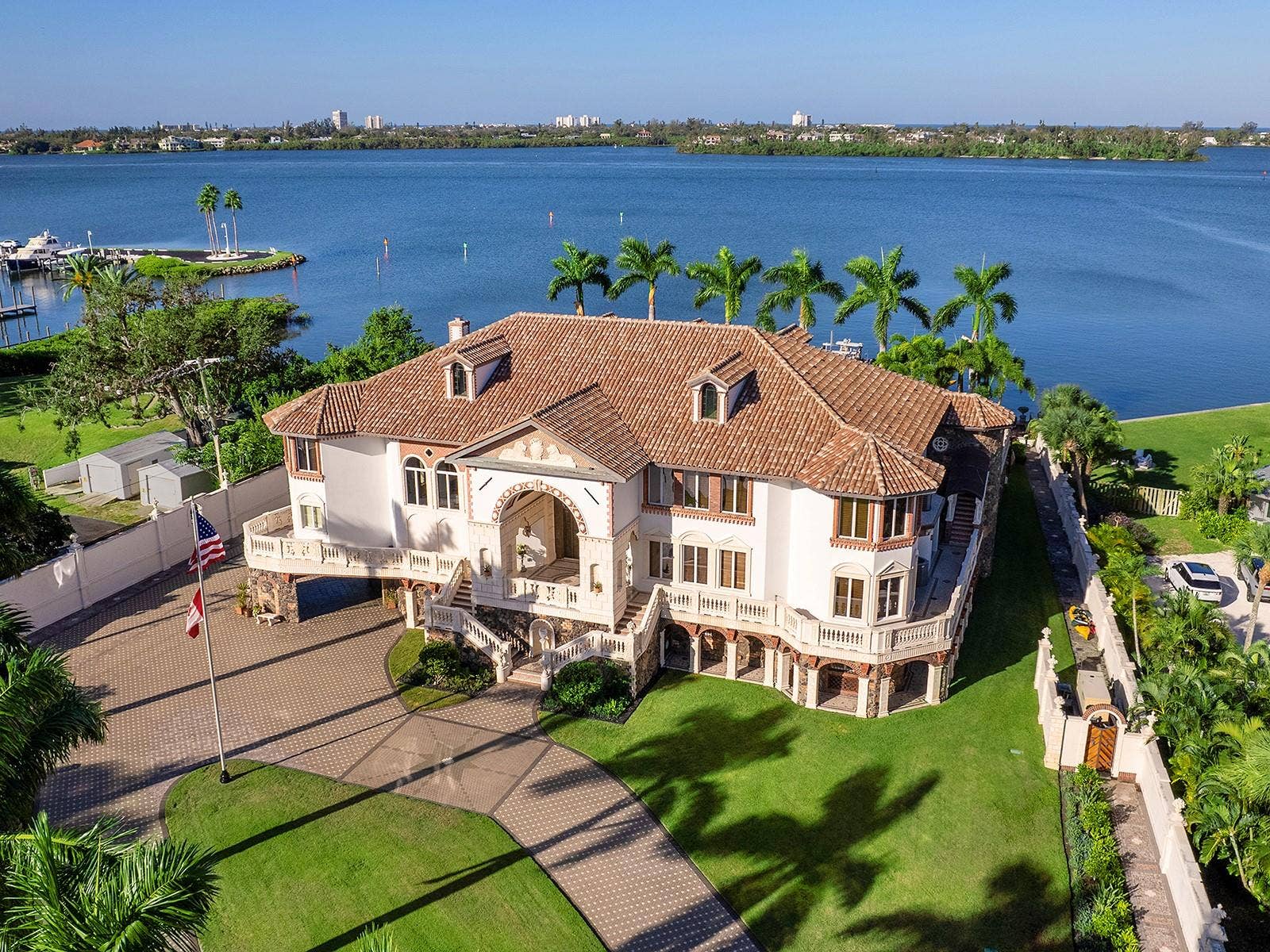 1310 S LAKE SHORE DRIVE, Sarasota, FL 34231 1310 S LAKE SHORE DRIVE, Sarasota, FL 34231