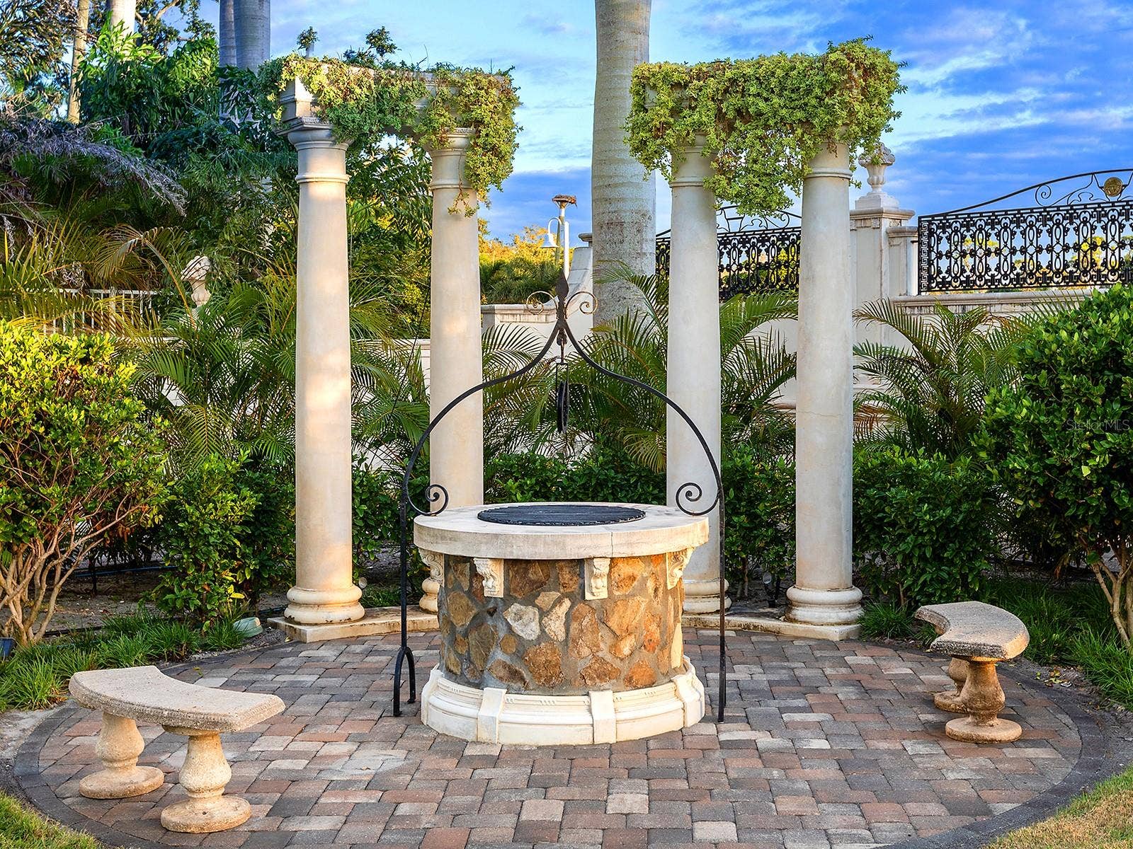 1310 S LAKE SHORE DRIVE, Sarasota, FL 34231 1310 S LAKE SHORE DRIVE, Sarasota, FL 34231