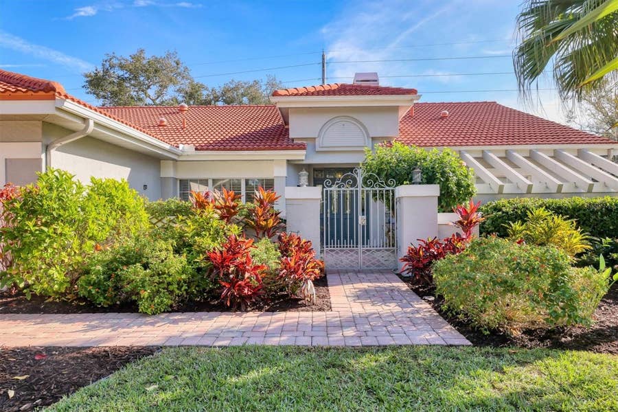 Property photo for 4305 HIGHLAND OAKS CIRCLE, Sarasota, FL