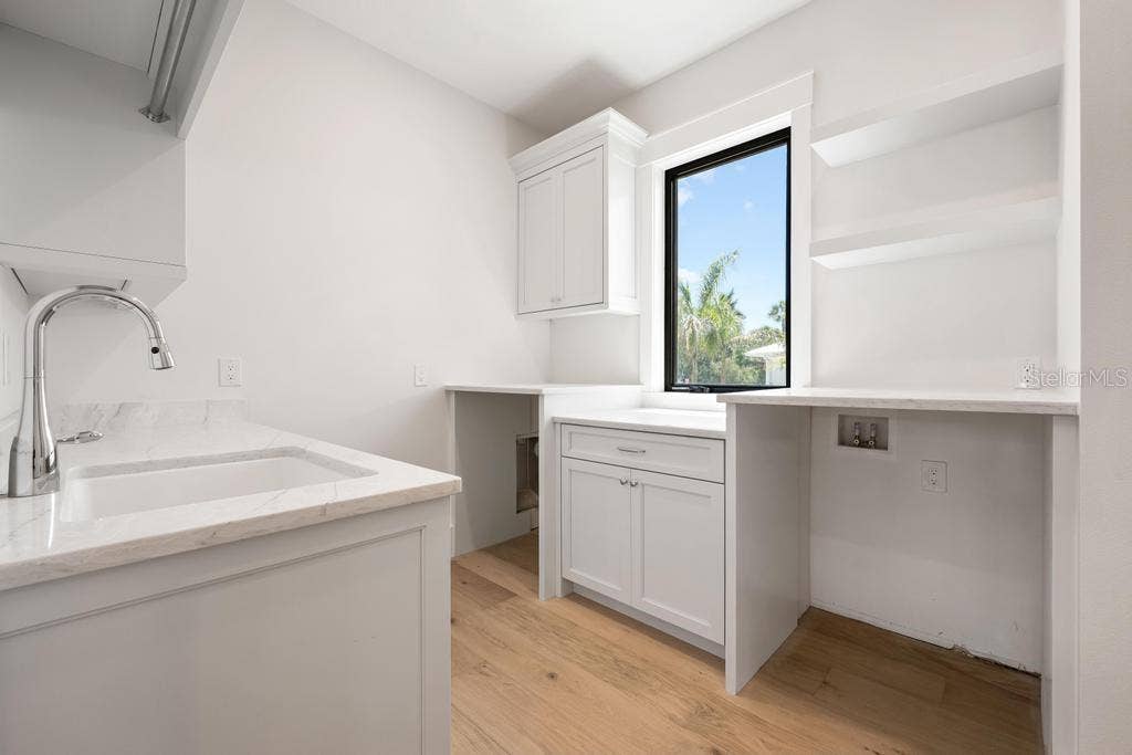 527 VENICE LANE, Sarasota, FL 34242 527 VENICE LANE, Sarasota, FL 34242