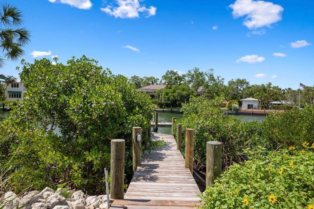 527 VENICE LANE, Sarasota, FL 34242 527 VENICE LANE, Sarasota, FL 34242
