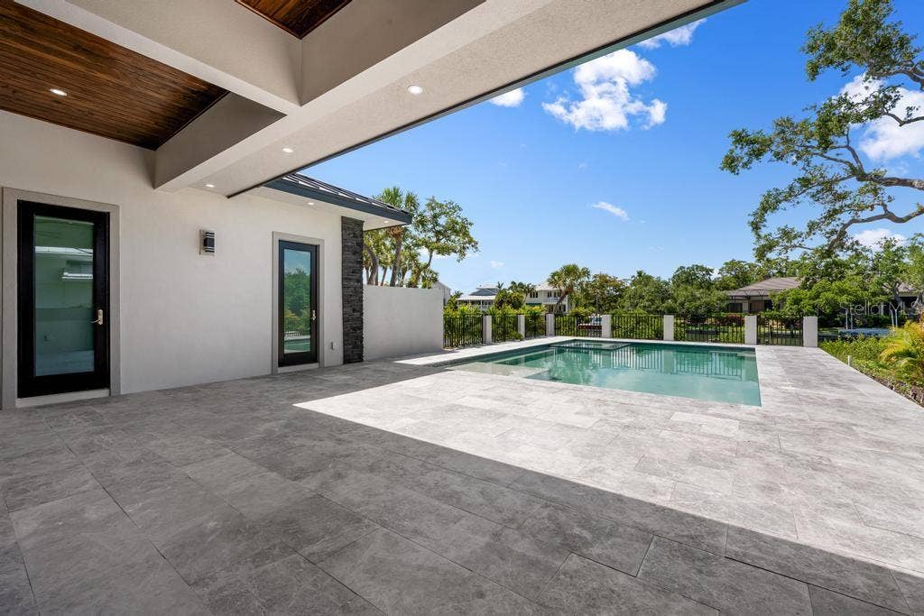 527 VENICE LANE, Sarasota, FL 34242 527 VENICE LANE, Sarasota, FL 34242